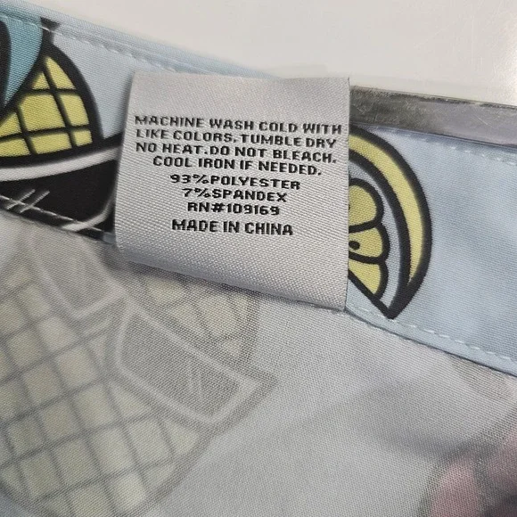 Buc-Ees Hawaiian Tropical Summer Pineapple Button Up Shirt Men's Large NWT - Picture 5 of 7